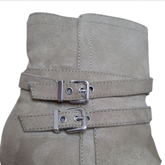 EXPRESS Faux Suede Buckle Strap Side Zip Ankle Boots Taupe Size 8 - Picture 8 of 16